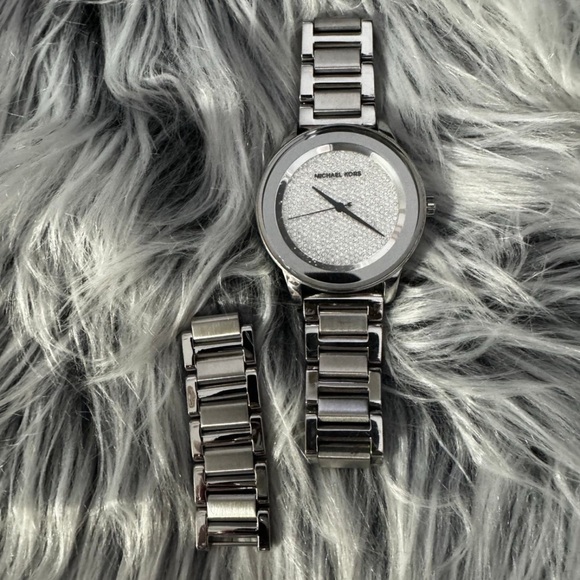 Michael Kors Silver Watch - Picture 4 of 4